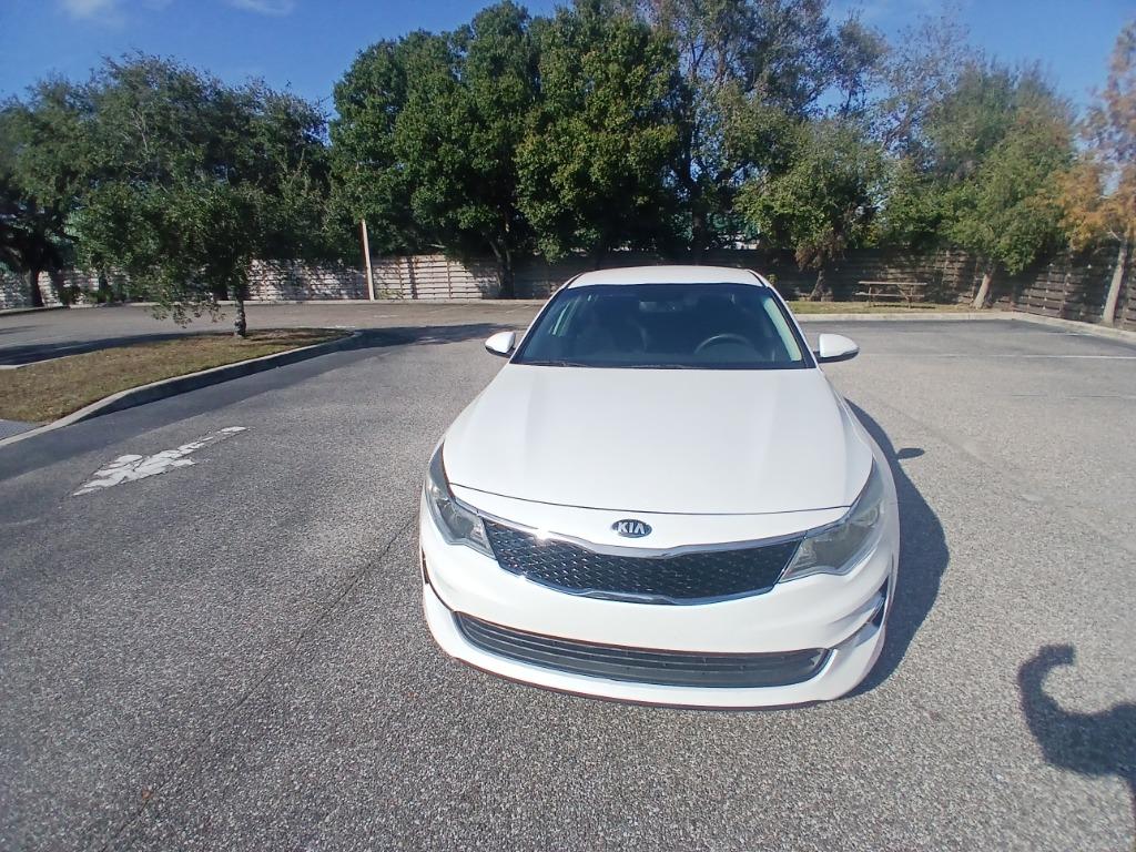 2016 Kia Optima LX's photo