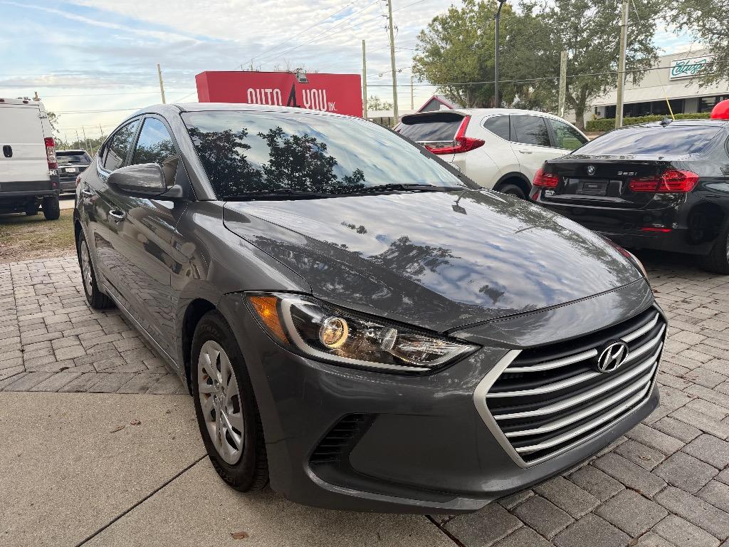 2018 Hyundai Elantra SE's photo