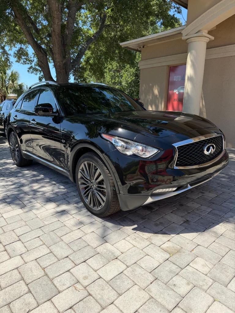 2017 INFINITI QX70 3.7's photo